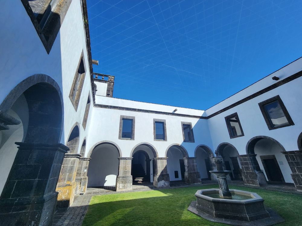 Kreuzgang des ehemaligen Franziskanerklosters in Vila Franca do Campo